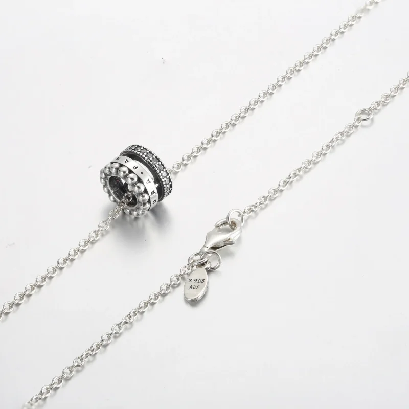 (bilde for) Pandora Signature Logo Pavé og Sølvkuler Anheng og Halskjede - 392311C01 - Vis 4