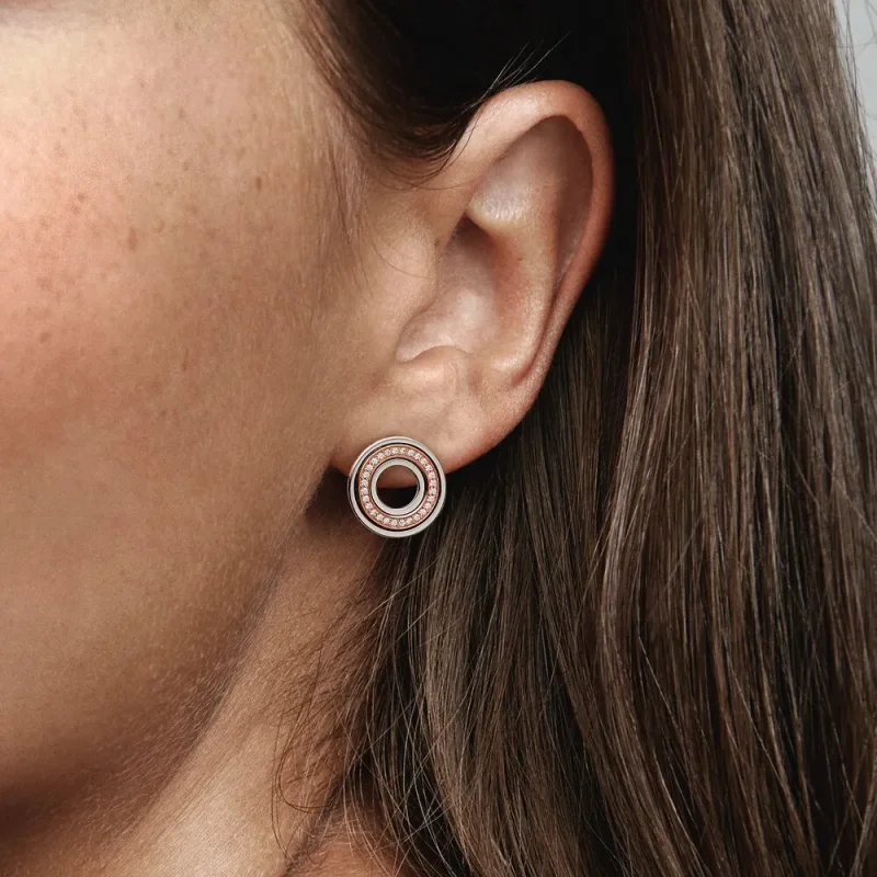(bilde for) Pandora Signature Tofarget Logo og Pavé Øredobber - 282780C01 - Vis 3