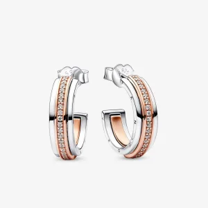 (bilde for) Pandora Signature Tofarget Logo og Pavé Øreringer - 282737C01