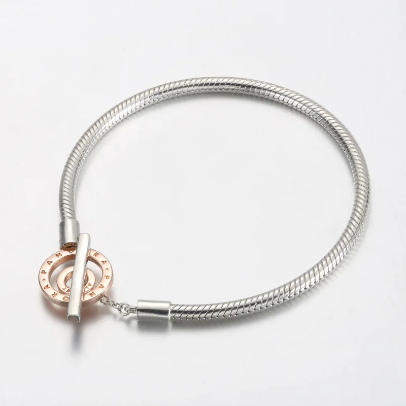 (bilde for) Pandora Signature Tofarget Logo T-Bar Slangekjedearmbånd - 582309C00 - Vis 2