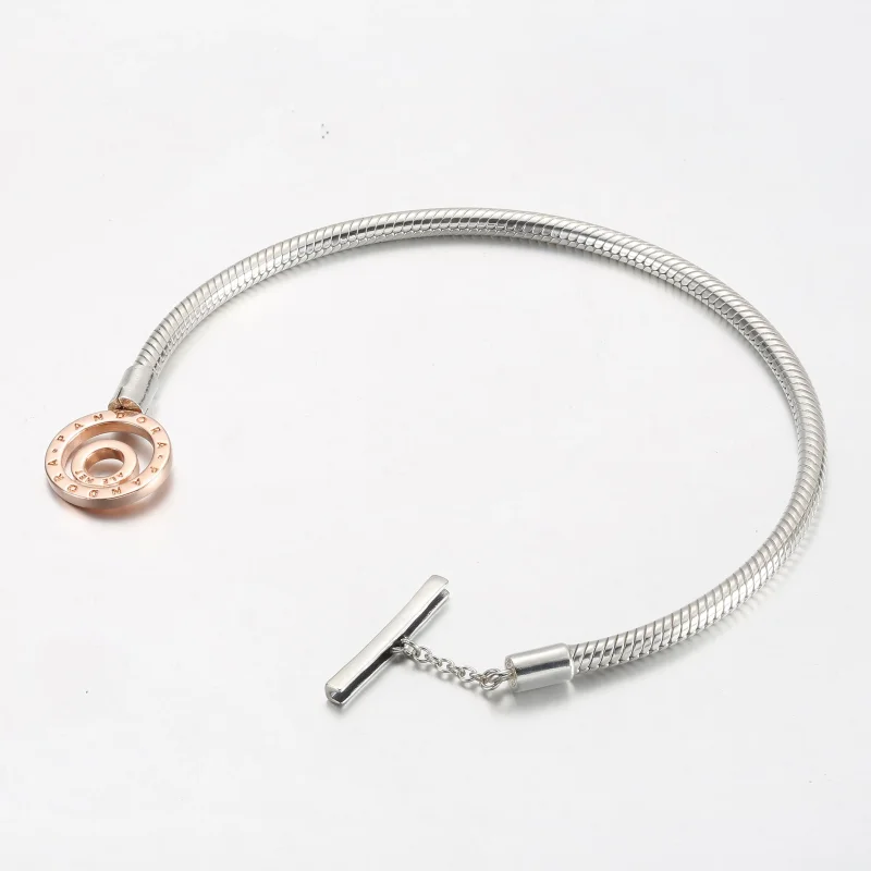 (bilde for) Pandora Signature Tofarget Logo T-Bar Slangekjedearmbånd - 582309C00 - Vis 3