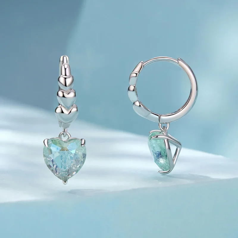 (bilde for) PANDORA Style Blågrønn Is Zirconia øredobber i hjerteform - SCE1706 - Vis 2