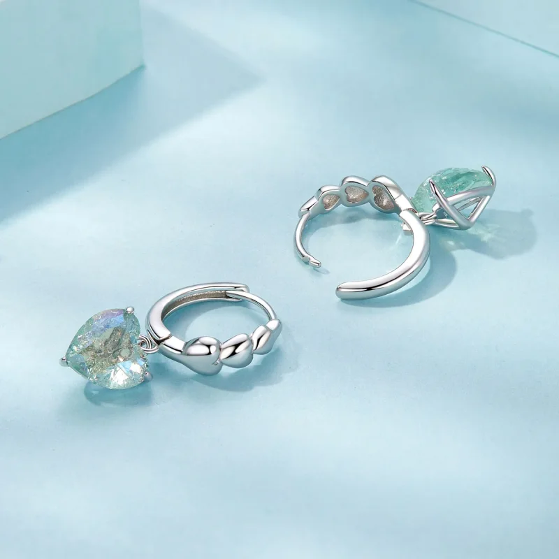 (bilde for) PANDORA Style Blågrønn Is Zirconia øredobber i hjerteform - SCE1706 - Vis 4