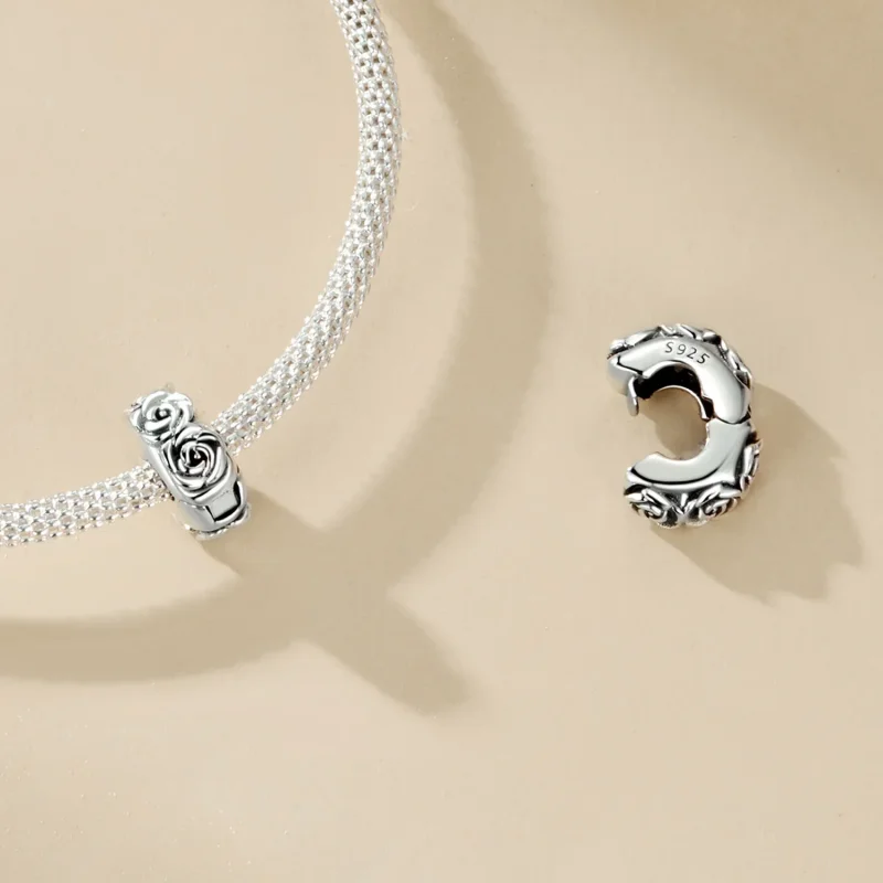 (bilde for) PANDORA Style Rose Positioning Spenne Charm - SCC2706 - Vis 4