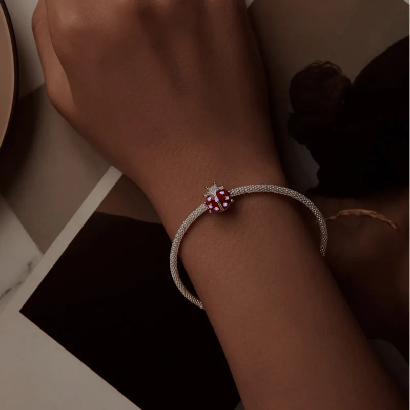 (bilde for) PANDORA Style Glow-In-The-Dark Ladybug Charm - SCC2735 - Vis 4