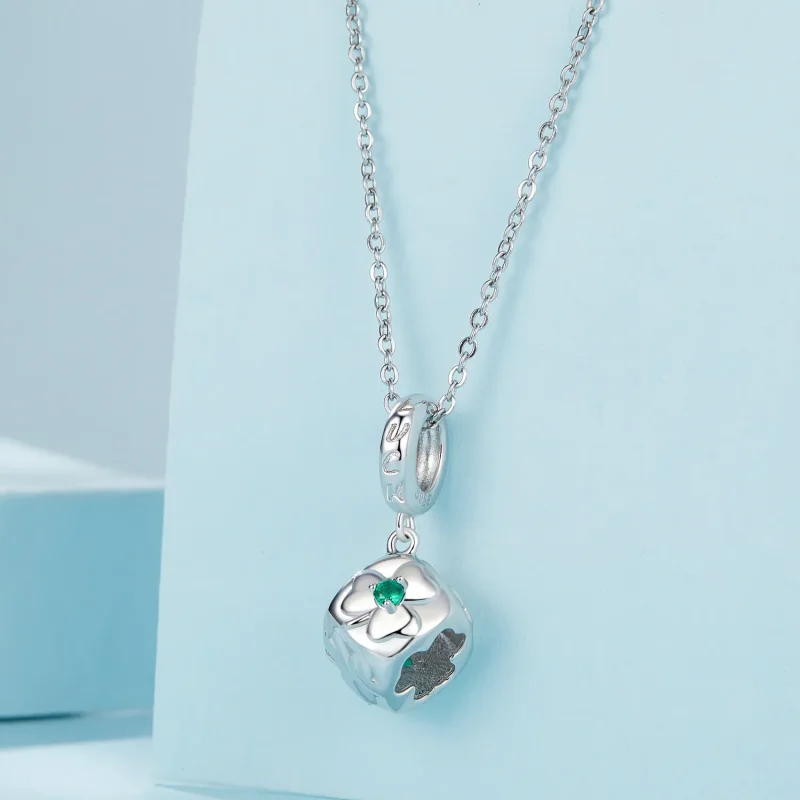 (bilde for) PANDORA Style firkløver terninganheng - SCC2839 - Vis 3