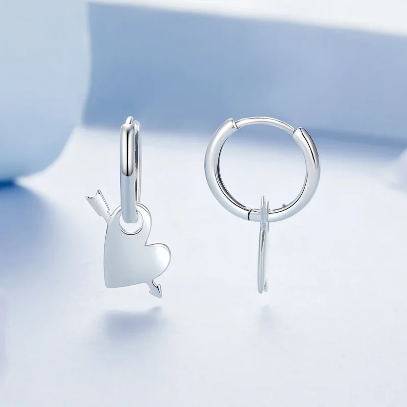 (bilde for) PANDORA Style Hjertegjennomtrengende øredobber - BSE1082 - Vis 3
