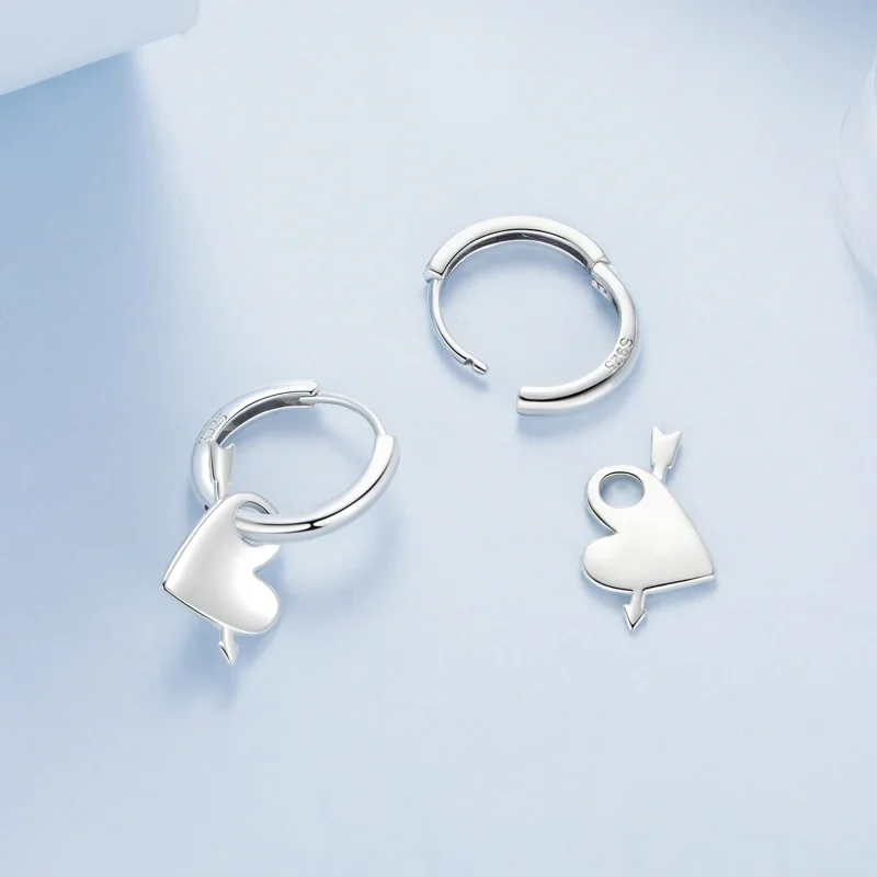 (bilde for) PANDORA Style Hjertegjennomtrengende øredobber - BSE1082 - Vis 4