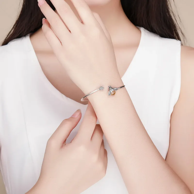 (bilde for) Pandora Style Silver Story of The Bee Open Bangle - SCB104 - Vis 2