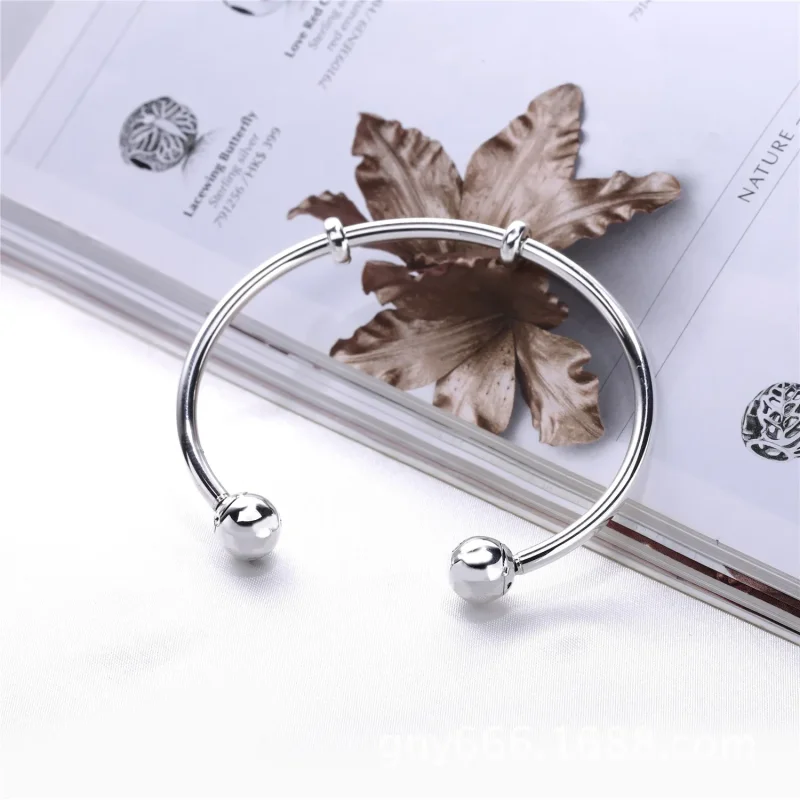 (bilde for) Moments Silver Open Bangle, PANDORA Logo Caps - 596477 - Vis 2