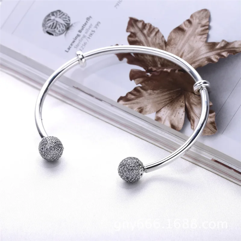 (bilde for) Pandora Moments Silver Open Bangle, Pavé Caps - 596438CZ - Vis 3