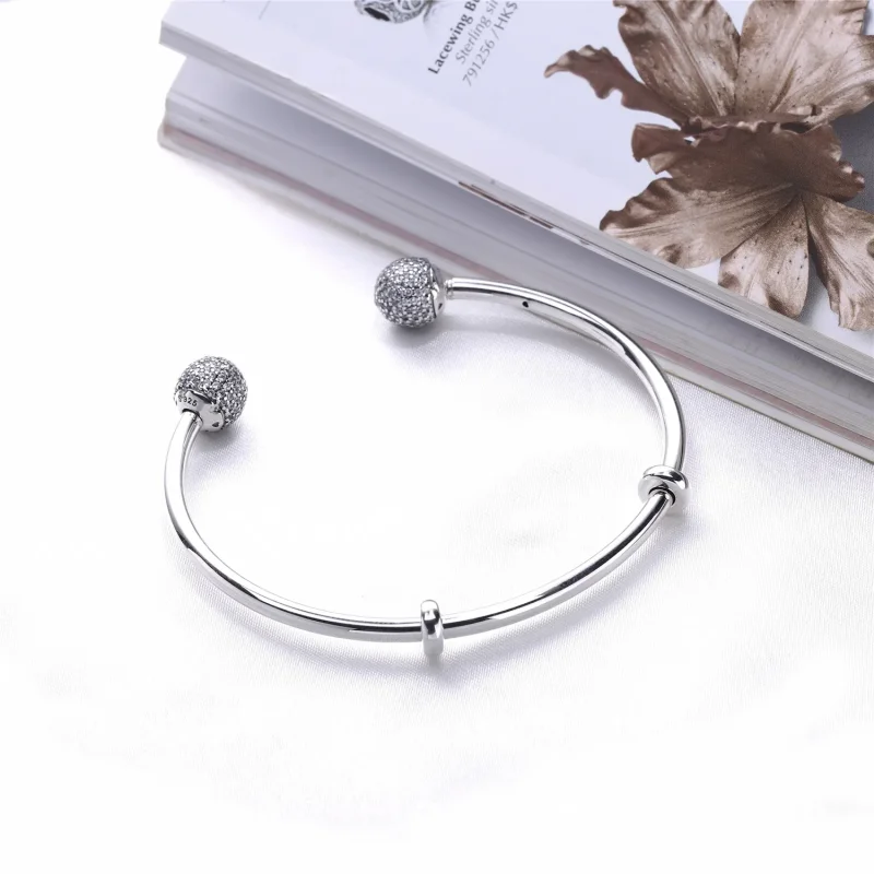 (bilde for) Pandora Moments Silver Open Bangle, Pavé Caps - 596438CZ - Vis 4