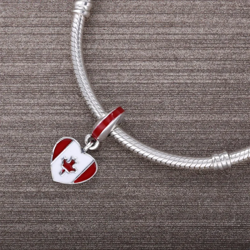(bilde for) PANDORA Canada Heart Flag Dingle Charm, Rød hvit emalje - 791954ENMX - Vis 4