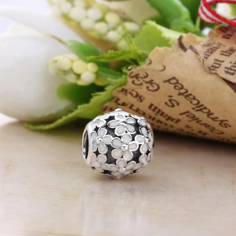(bilde for) PANDORA Daisy Meadow Charm - 791494EN12B - Vis 3