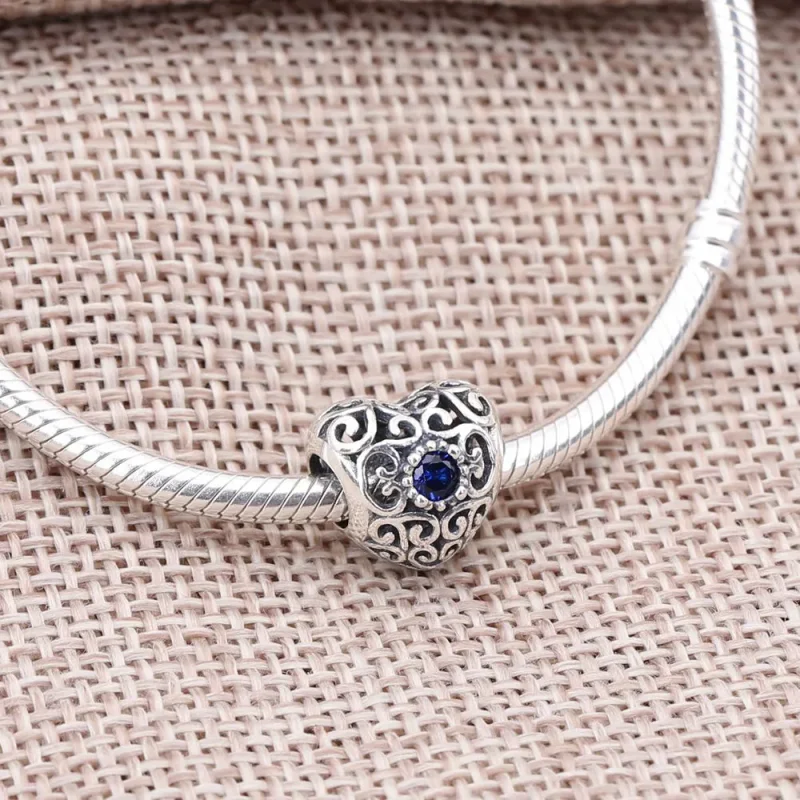 (bilde for) Pandora December Signature Heart Charm - 791784NLB - Vis 2