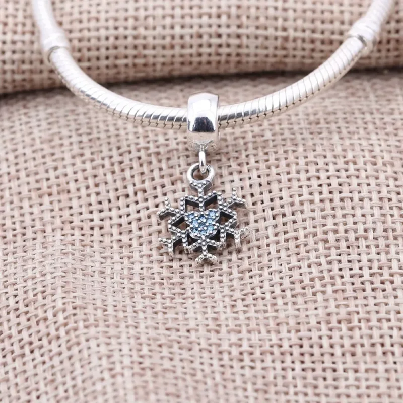 (bilde for) Pandora Disney Mickey snøfnugg sølv dingle med fancy lyseblå cubic zirconia - 79 - Vis 2