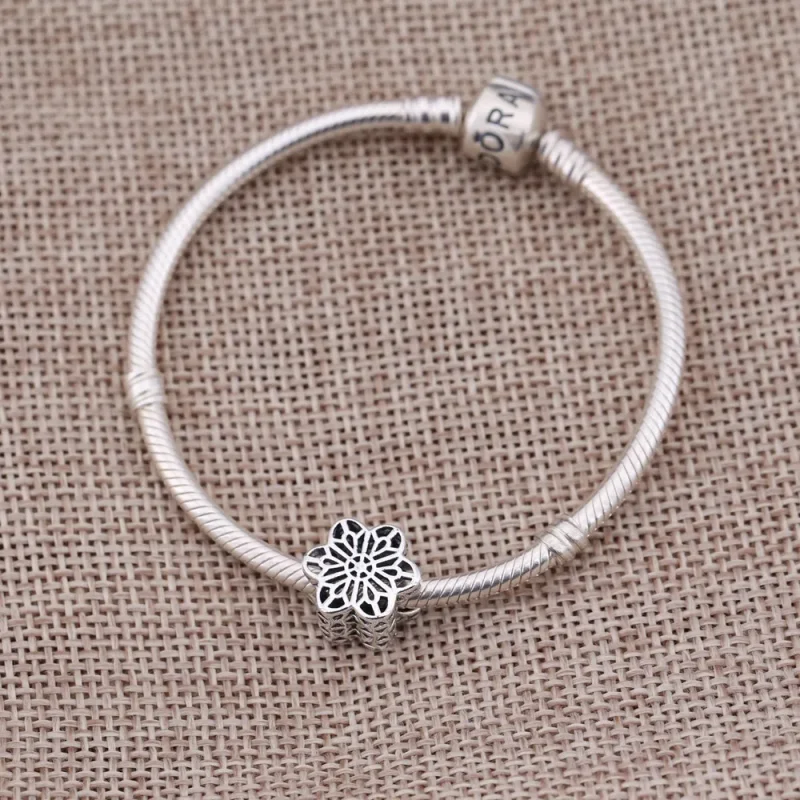 (bilde for) PANDORA Floral Daisy Lace Clip Spacer - 791836 - Vis 2