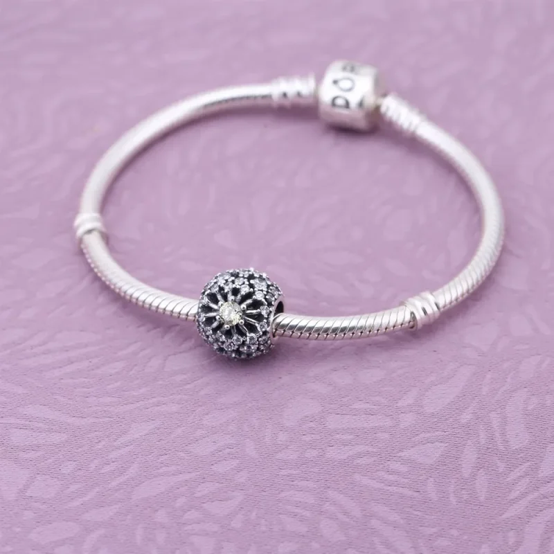 (bilde for) Pandora Inner Radiance Openwork Charm - 791370CCZ - Vis 2