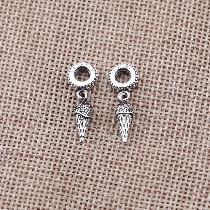 (bilde for) Pandora Iskrem sølv dingler med klare og røde cubic zirconia - 791710CZR - Vis 2