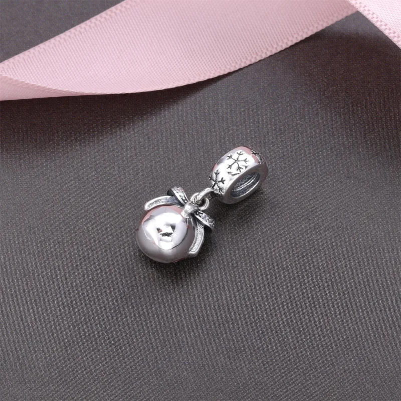 (bilde for) Pandora Julepryd sølv dingler med klar cubic zirconia og rød emalje - 792008CZ - Vis 3