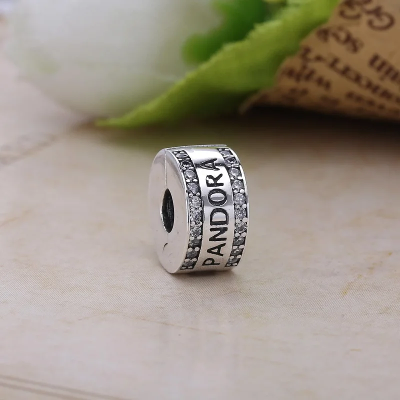 (bilde for) Pandora Logo Klemmecharm - 792056CZ - Vis 2