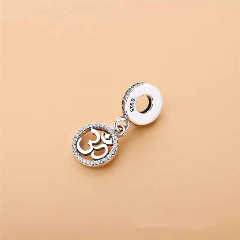 (bilde for) Pandora OM-skilt sølv dingler med klare cubic zirconia - 797584CZ - Vis 3
