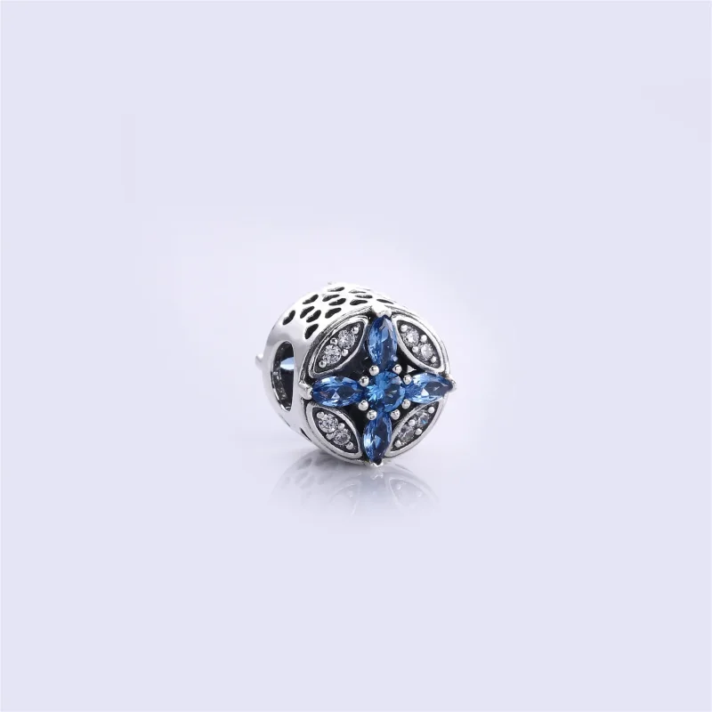 (bilde for) Pandora Patterns of Frost Charm - 791995NMBMX - Vis 3