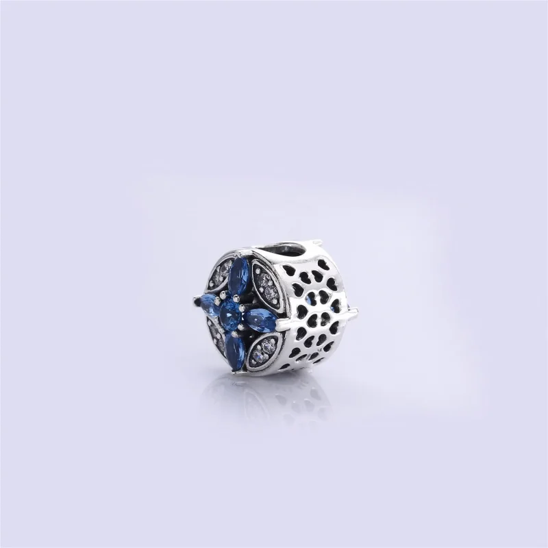 (bilde for) Pandora Patterns of Frost Charm - 791995NMBMX - Vis 4