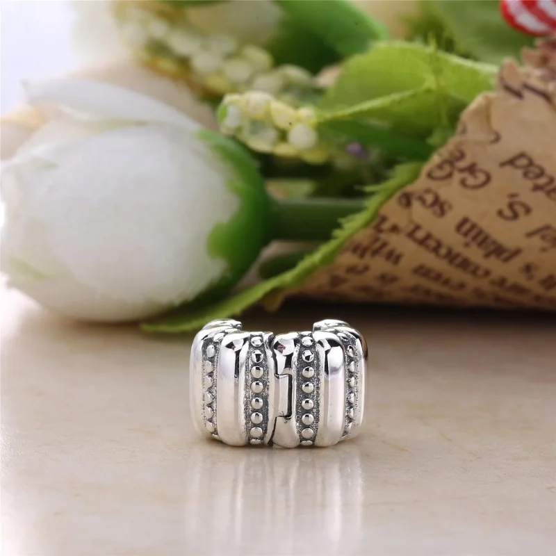 (bilde for) Pandora Prikker og Riller Tønneformet Charm - 790446 - Vis 4