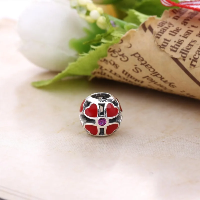 (bilde for) PANDORA Rødkløver Charm - PD00110-1 - Vis 3