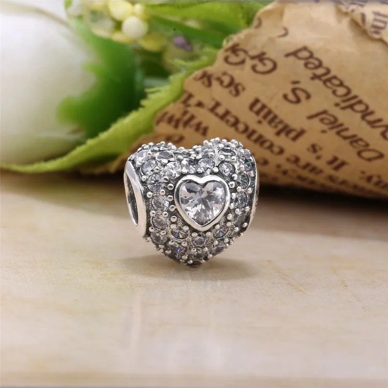 (bilde for) Pandora Red Pavé Triple Heart Charm - 791168SRU - Vis 2