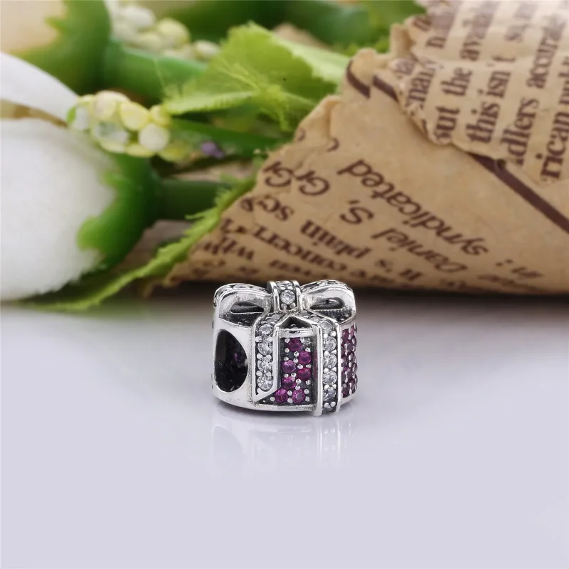 (bilde for) Pandora Red Shimmering Gift Charm - 792006CZR - Vis 4