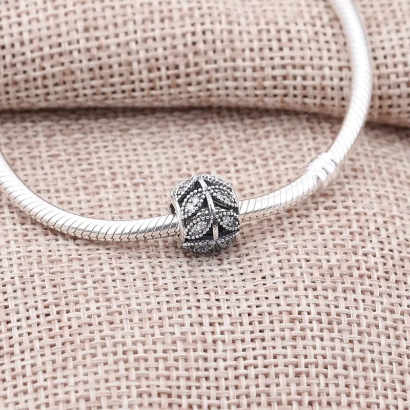 (bilde for) Pandora Sparkling Leaves Openwork Charm - 791380CZ - Vis 2