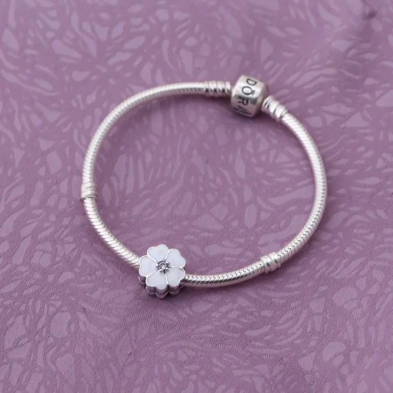 (bilde for) PANDORA White Primrose Clip - 791822EN12 - Vis 2