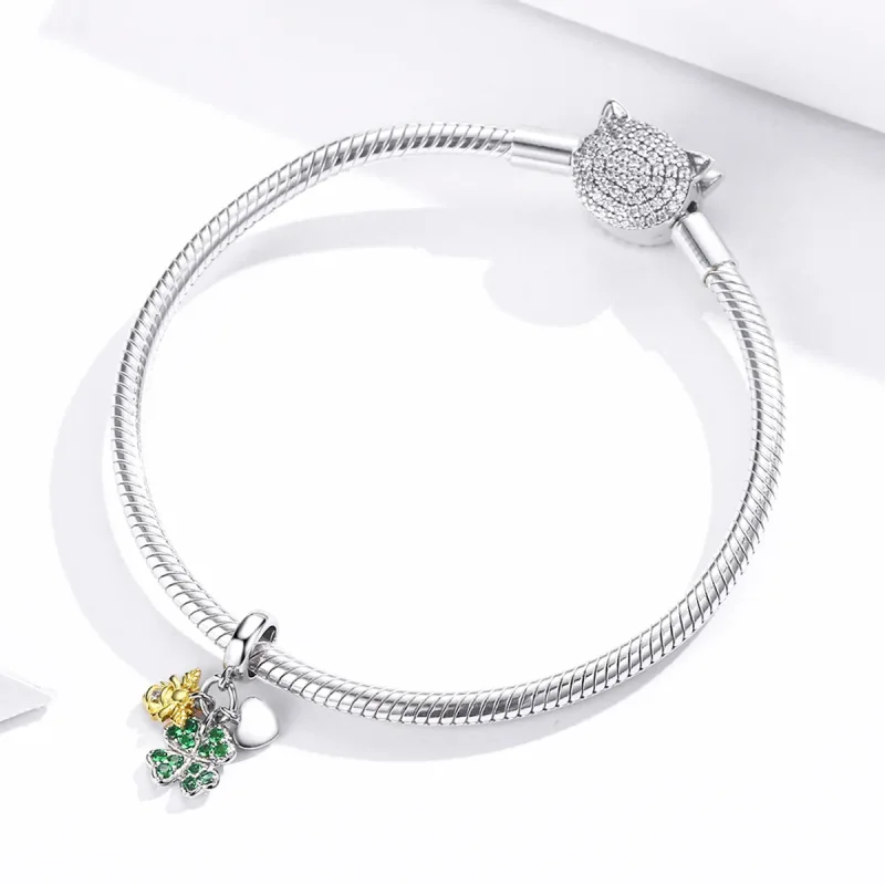 (bilde for) Pandora Style Two Tone Bicolor Clover Med Bee Dingle - BSC303 - Vis 3