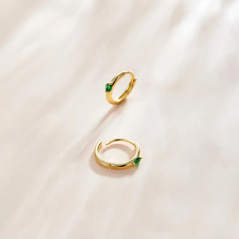 (bilde for) Pandora Style 18 karat gullbelagte grønne sirkon øredobber - SCE1050-GN - Vis 3