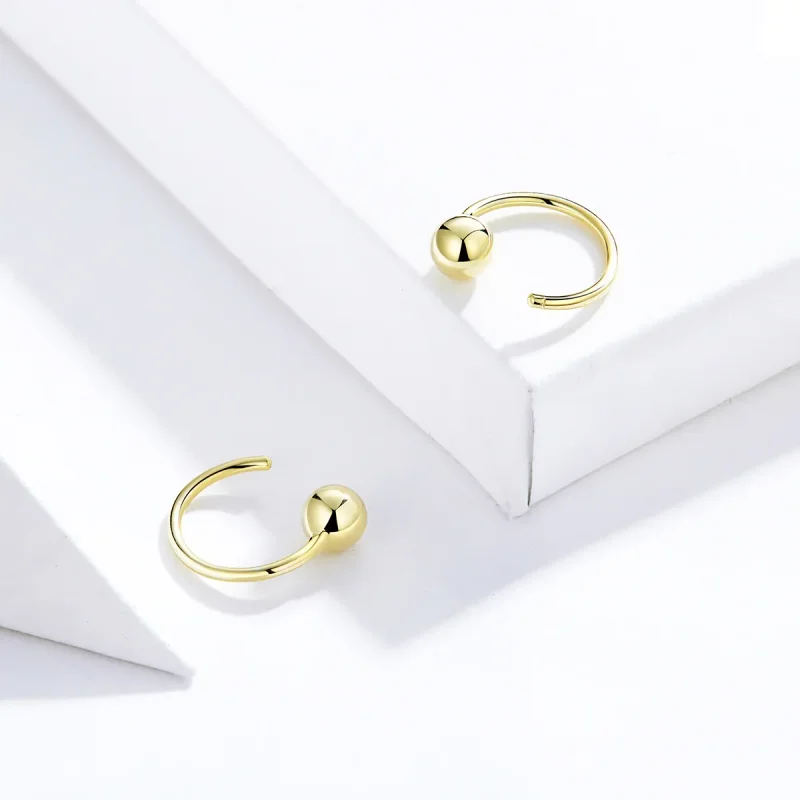 (bilde for) Pandora Style 18 karat gullbelagte øredobber med ballbøyle - SCE782-B - Vis 4