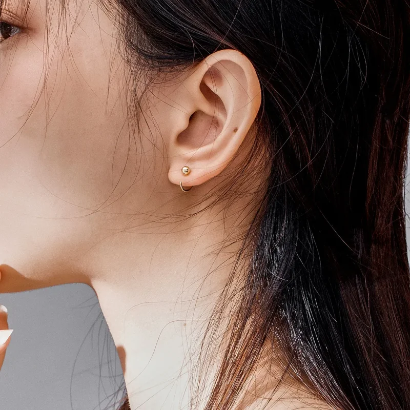 (bilde for) Pandora Style 18 karat gullbelagte øredobber med ballbøyle - SCE782-B - Vis 6
