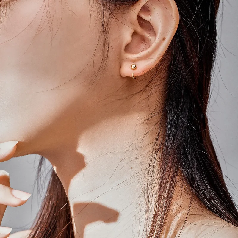(bilde for) Pandora Style 18 karat gullbelagte øredobber med ballbøyle - SCE782-B - Vis 7