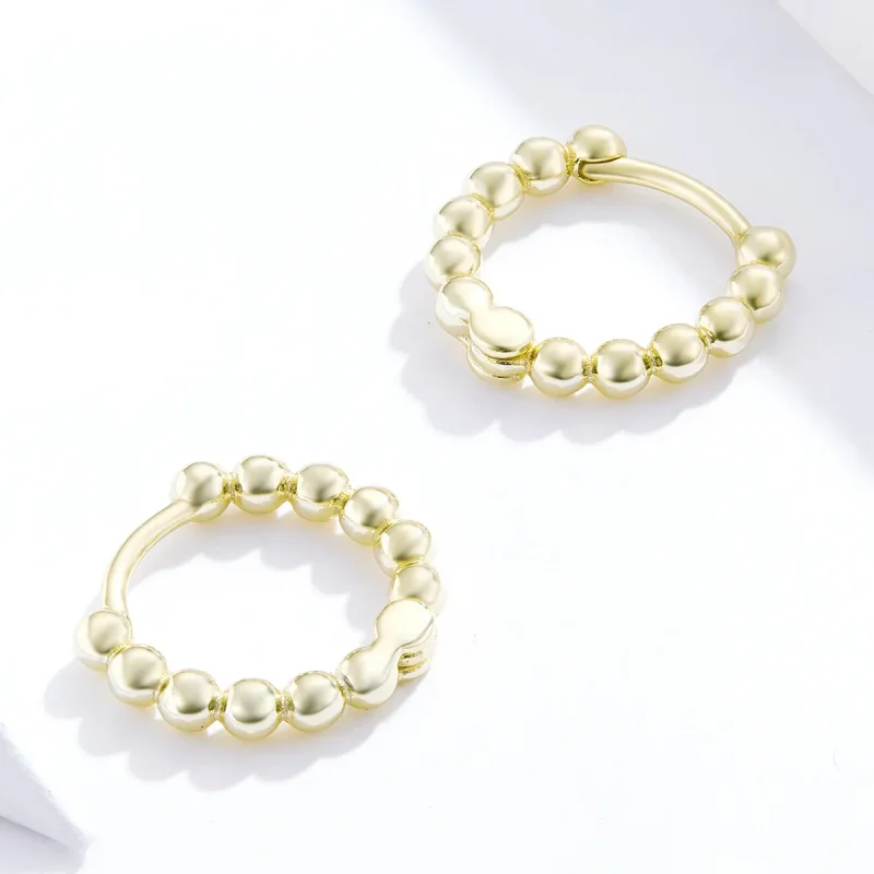 (bilde for) Pandora Style 18 karat gullbelagte øredobber med små ballbøyler - SCE807-B - Vis 4