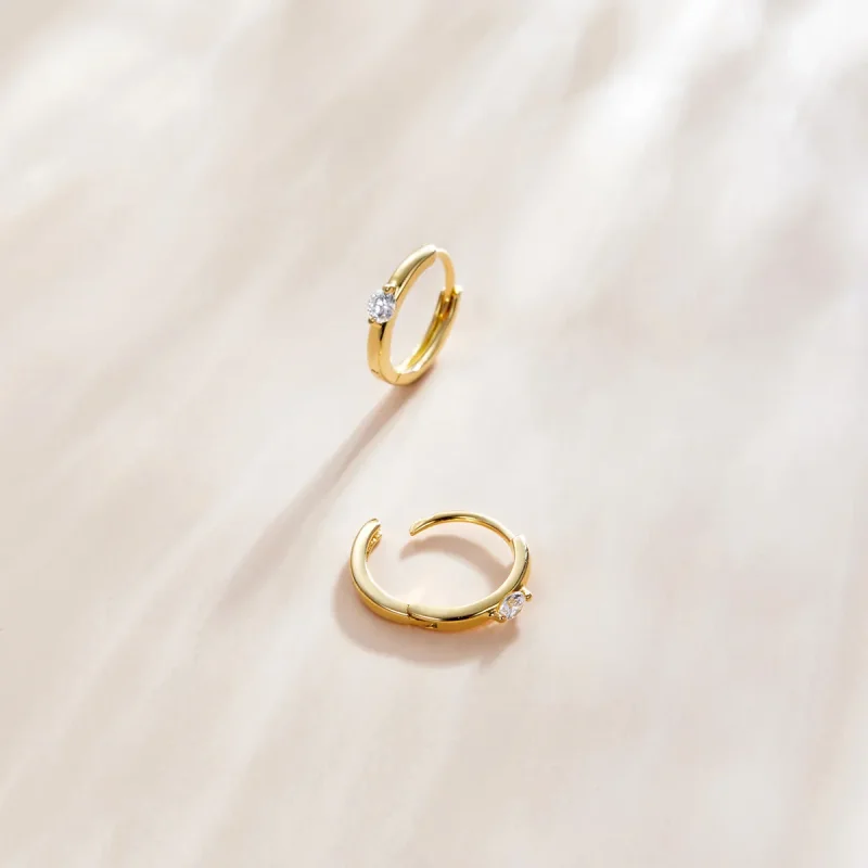 (bilde for) Pandora Style 18 karat gullbelagte skinnende diamantring øredobber - SCE1050-B - Vis 3