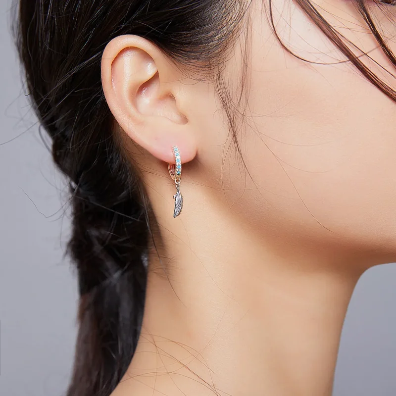 (bilde for) Pandora Style Silver Feather Dingle øredobber - SCE898 - Vis 5