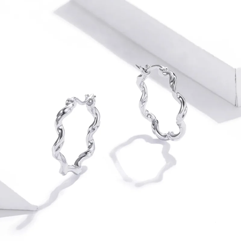 (bilde for) Pandora Style Silver Wave Hoop øredobber - SCE976 - Vis 3