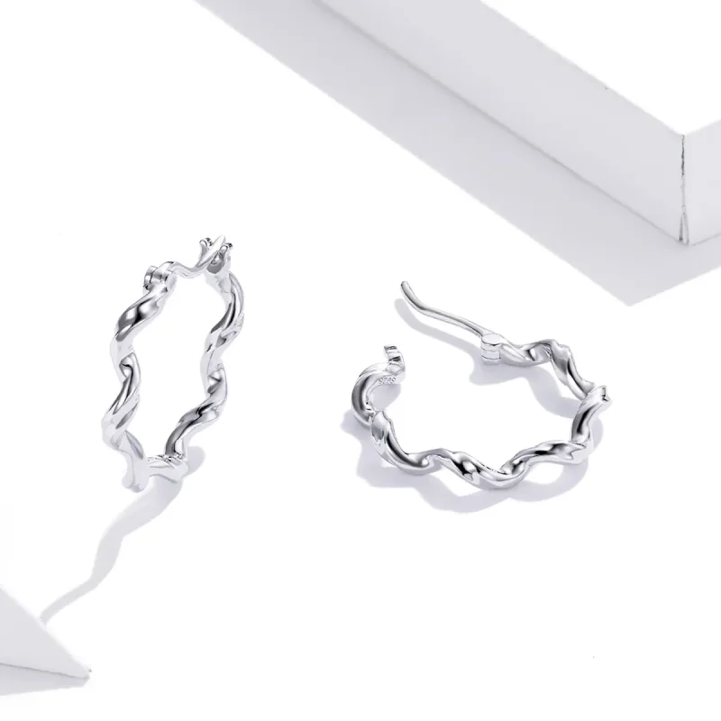 (bilde for) Pandora Style Silver Wave Hoop øredobber - SCE976 - Vis 4