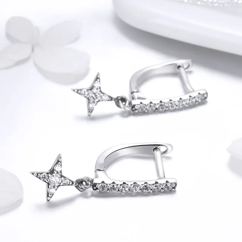 (bilde for) Pandora Style Sølv Blinkende Natthengende Øredobber - SCE446 - Vis 3