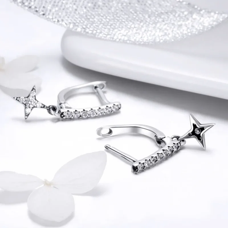 (bilde for) Pandora Style Sølv Blinkende Natthengende Øredobber - SCE446 - Vis 4