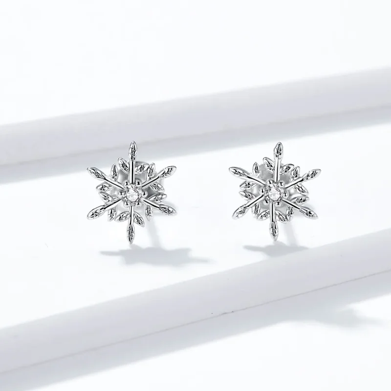 (bilde for) Pandora Style Sølv romantiske snøfnugg øredobber - BSE424 - Vis 2