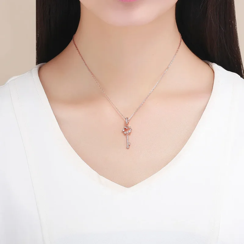 (bilde for) Pandora Style Rose Gold Luchy Shinning Key Pendant - SCC1122 - Vis 2