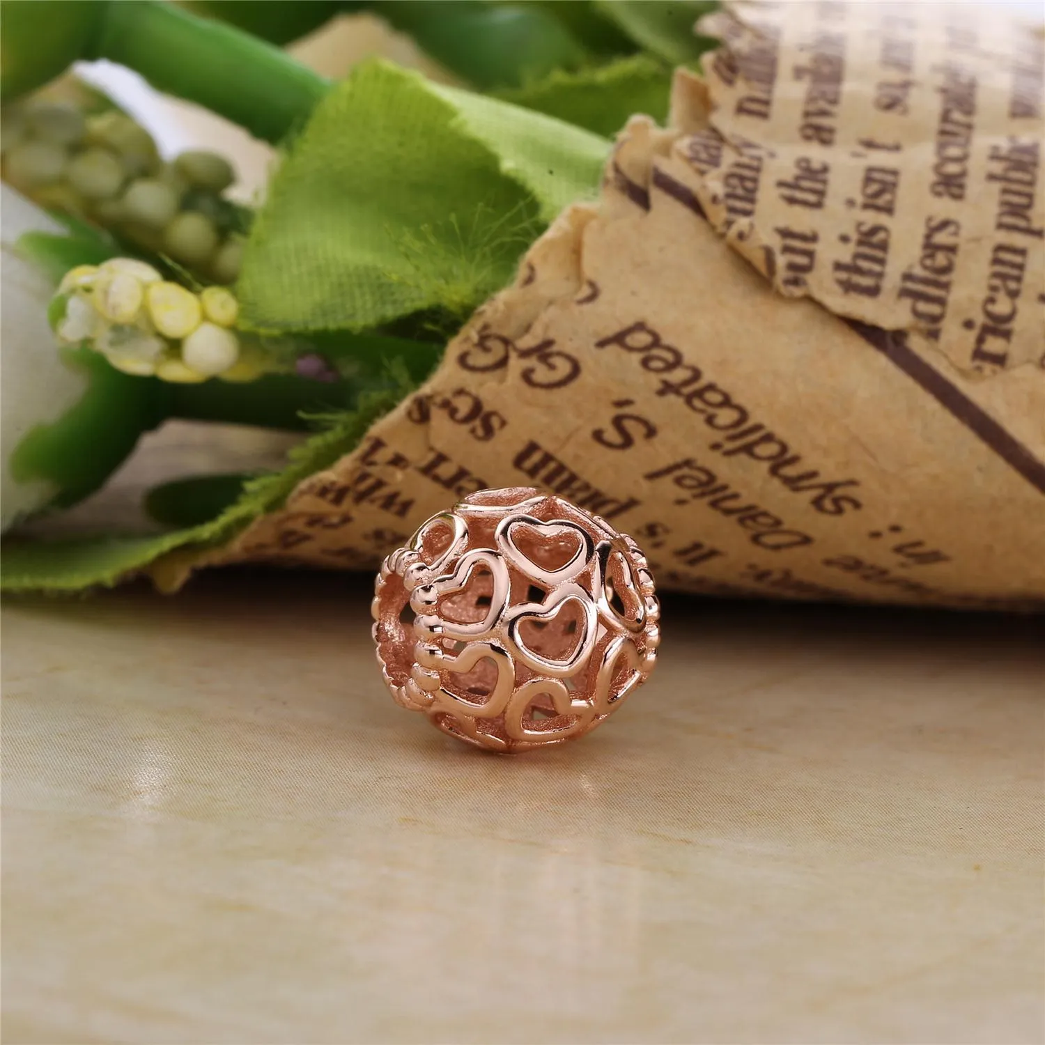 Pandora Hjerter over alt Charm - 780964