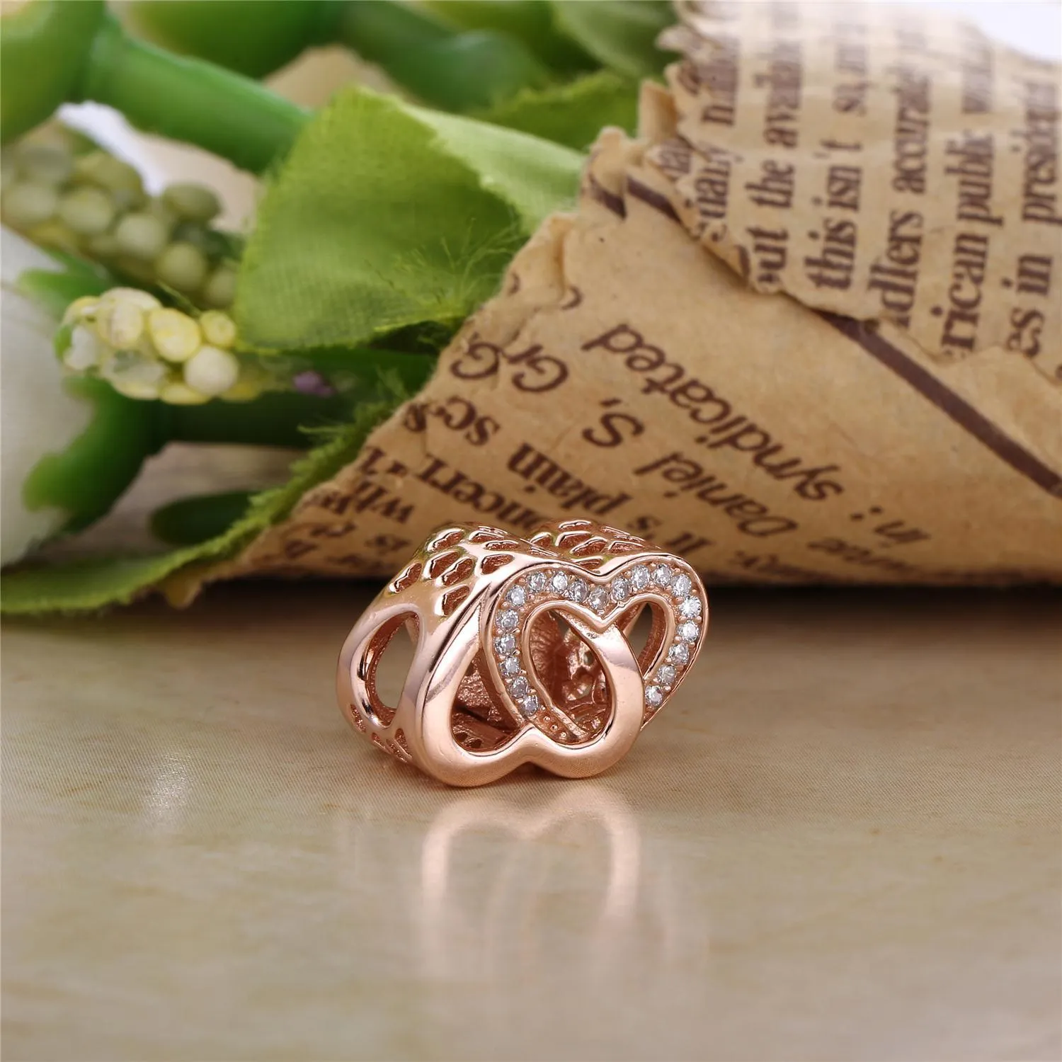 Pandora Sammenflettede Hjerter Charm - 781880CZ